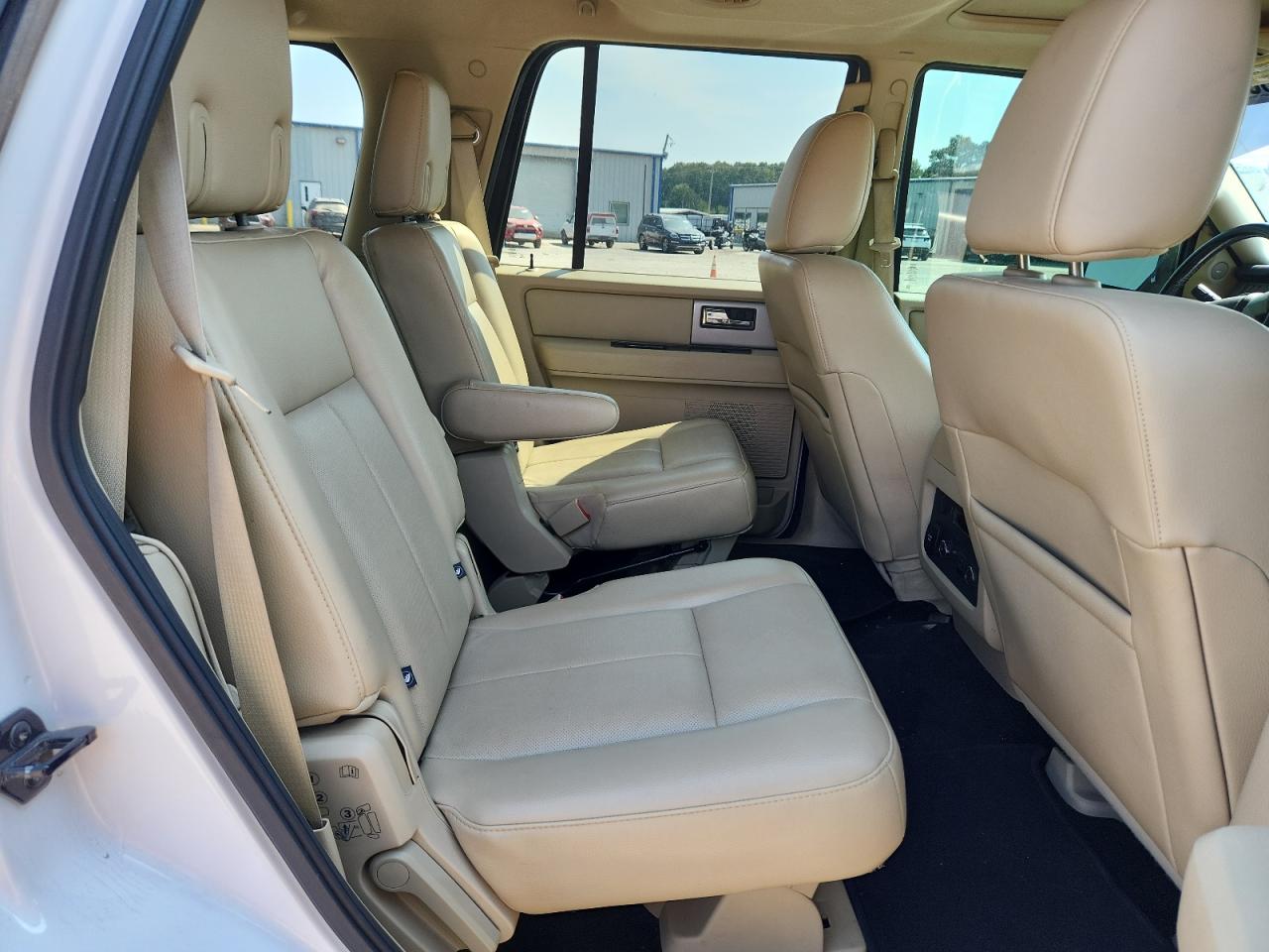 2016 Ford Expedition Limited VIN: 1FMJU2AT9GEF17965 Lot: 81258395