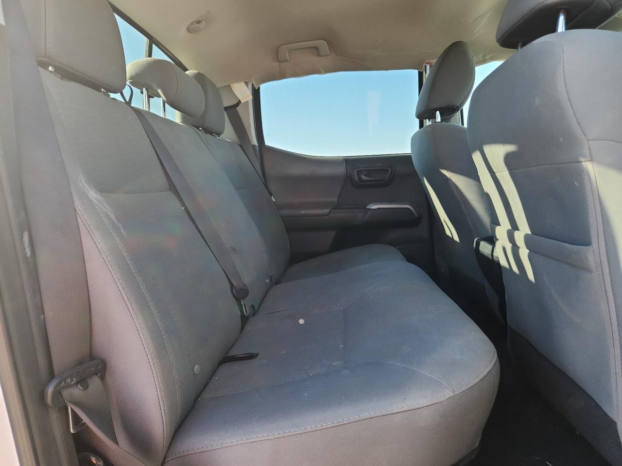 2017 Toyota Tacoma Double Cab VIN: 5TFAX5GN5HX083183 Lot: 71683565