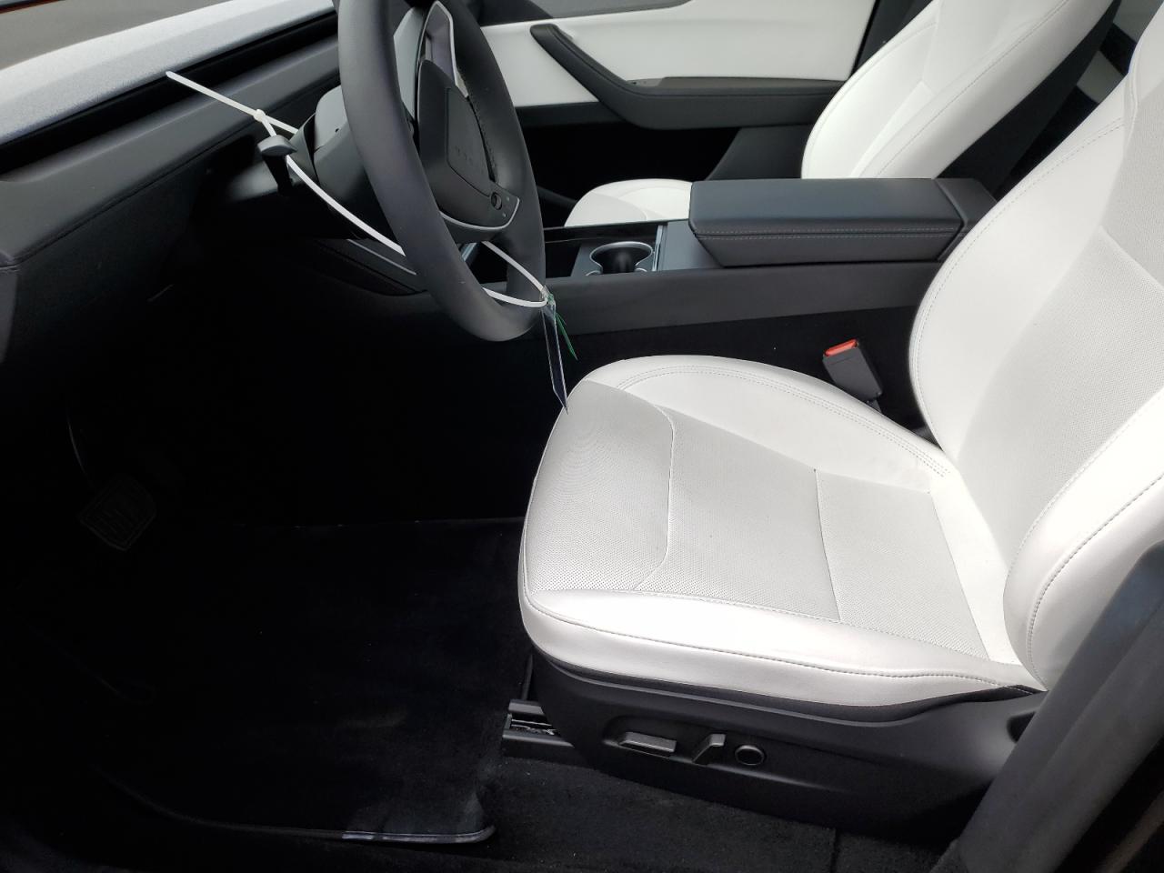 2026 Tesla Model Y VIN: 7SAYGDEE9TF342310 Lot: 81294125