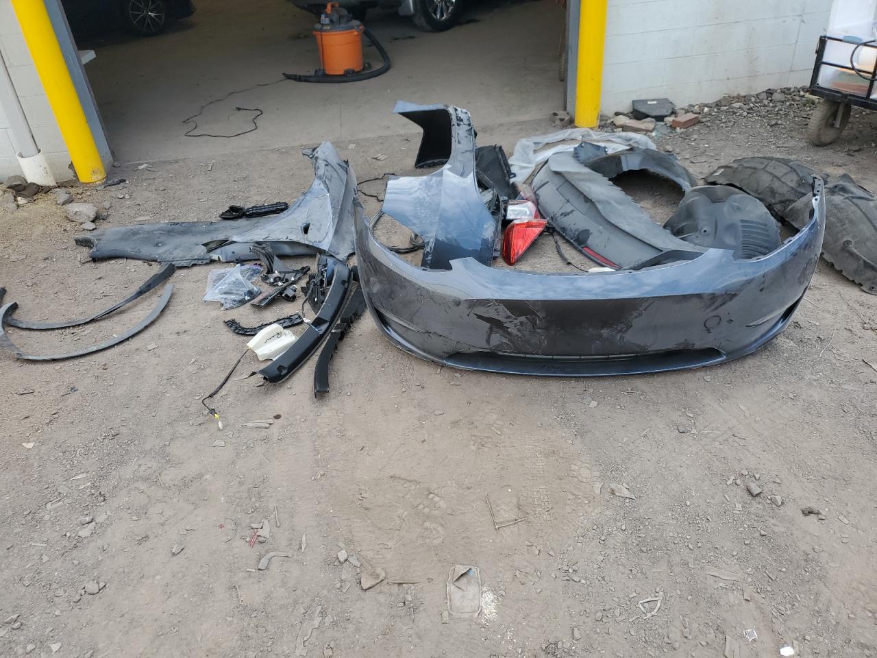 2023 Tesla Model Y VIN: 7SAYGDEE1PA192096 Lot: 69398625