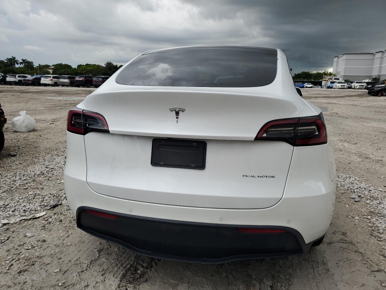 2022 Tesla Model Y VIN: 7SAYGDEE7NF445745 Lot: 81339175