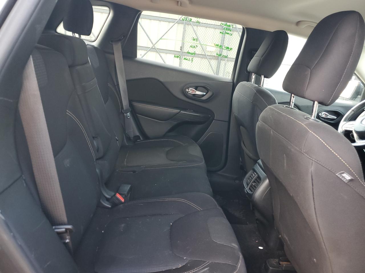 2016 Jeep Cherokee Latitude VIN: 1C4PJMCS1GW145622 Lot: 72043395