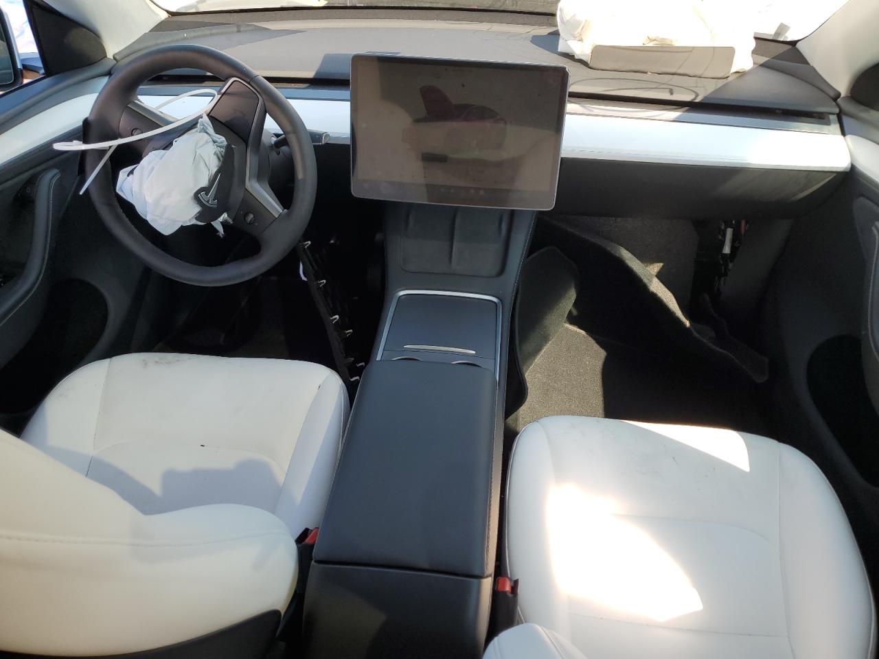 2024 Tesla Model Y VIN: 7SAYGDEF9RA320712 Lot: 71048945