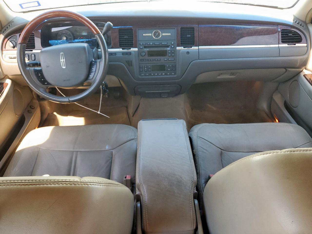 2007 Lincoln Town Car Signature Limited VIN: 1LNHM82W57Y638324 Lot: 84647375