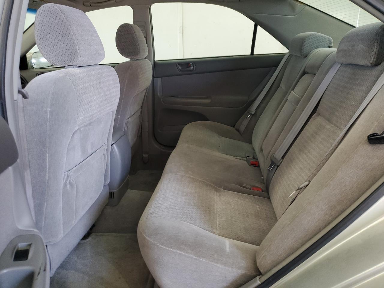 2004 Toyota Camry Le VIN: JTDBE32K640250990 Lot: 80534935