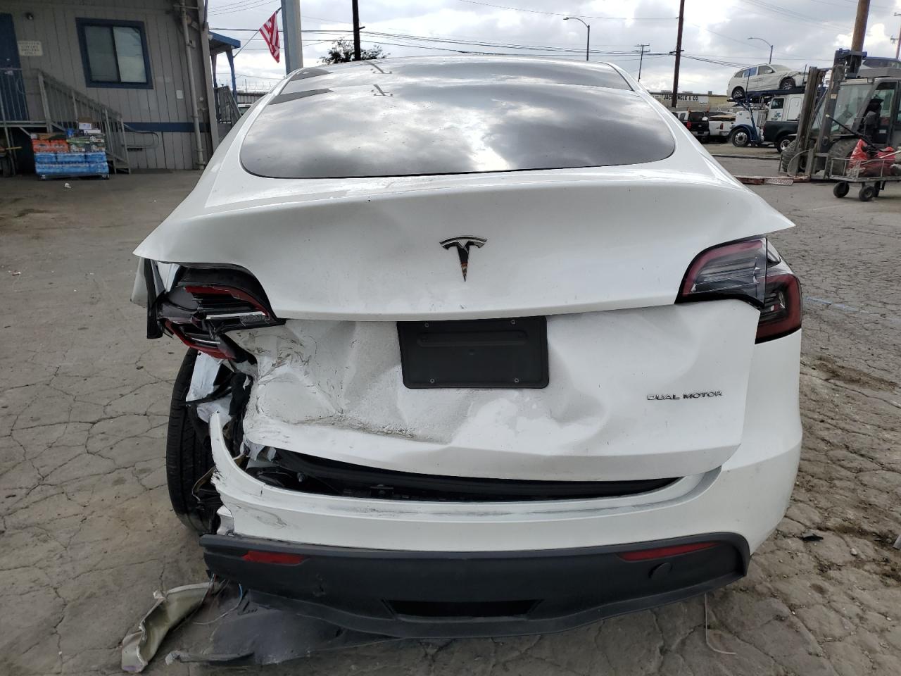 2024 Tesla Model Y VIN: 7SAYGDEE9RF182535 Lot: 71564535