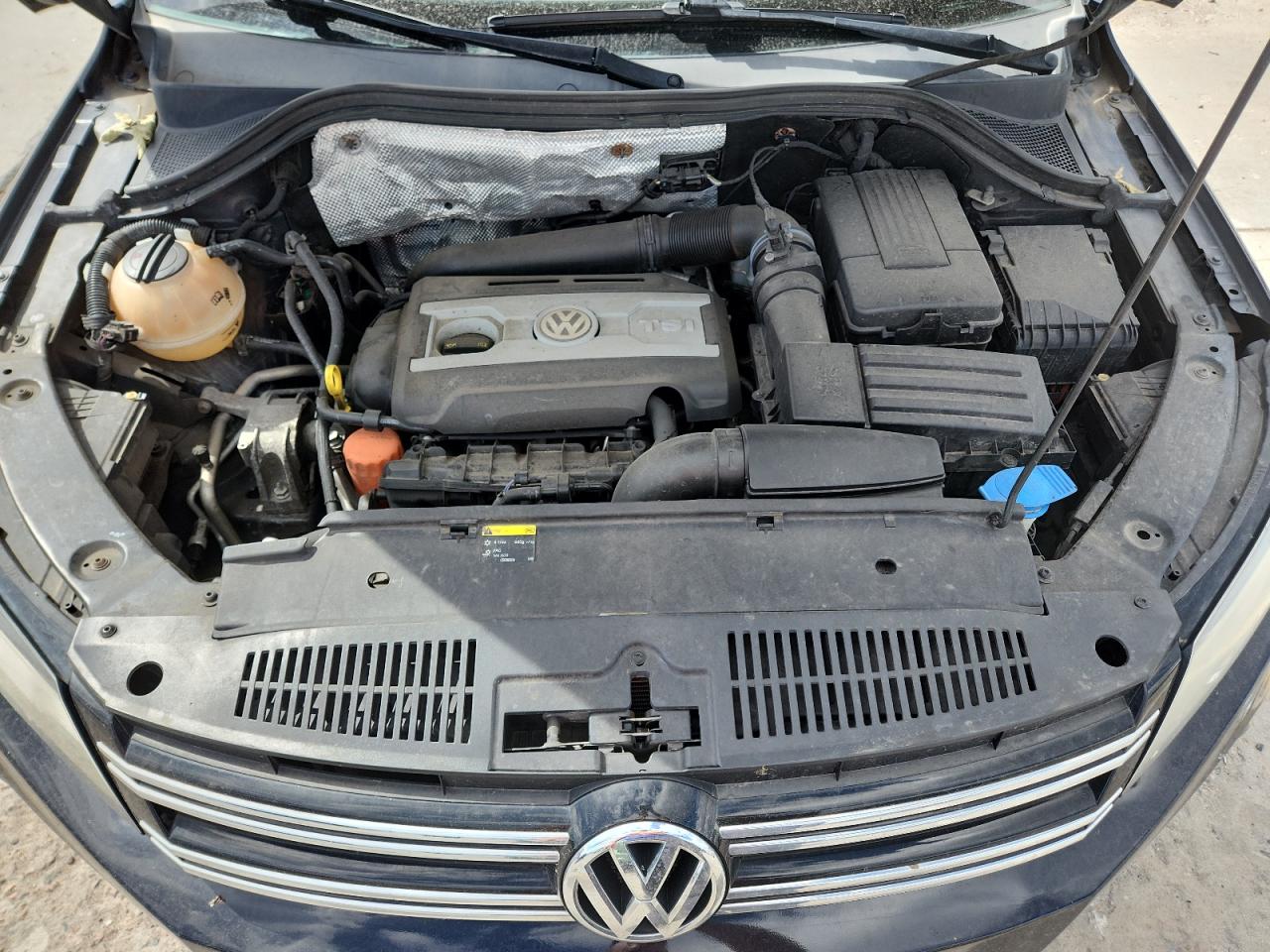 2016 Volkswagen Tiguan S VIN: WVGBV7AX4GW580175 Lot: 71695305