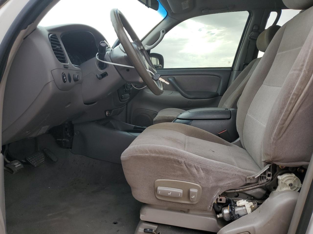 2002 Toyota Sequoia Sr5 VIN: 5TDZT34A22S111801 Lot: 71919335