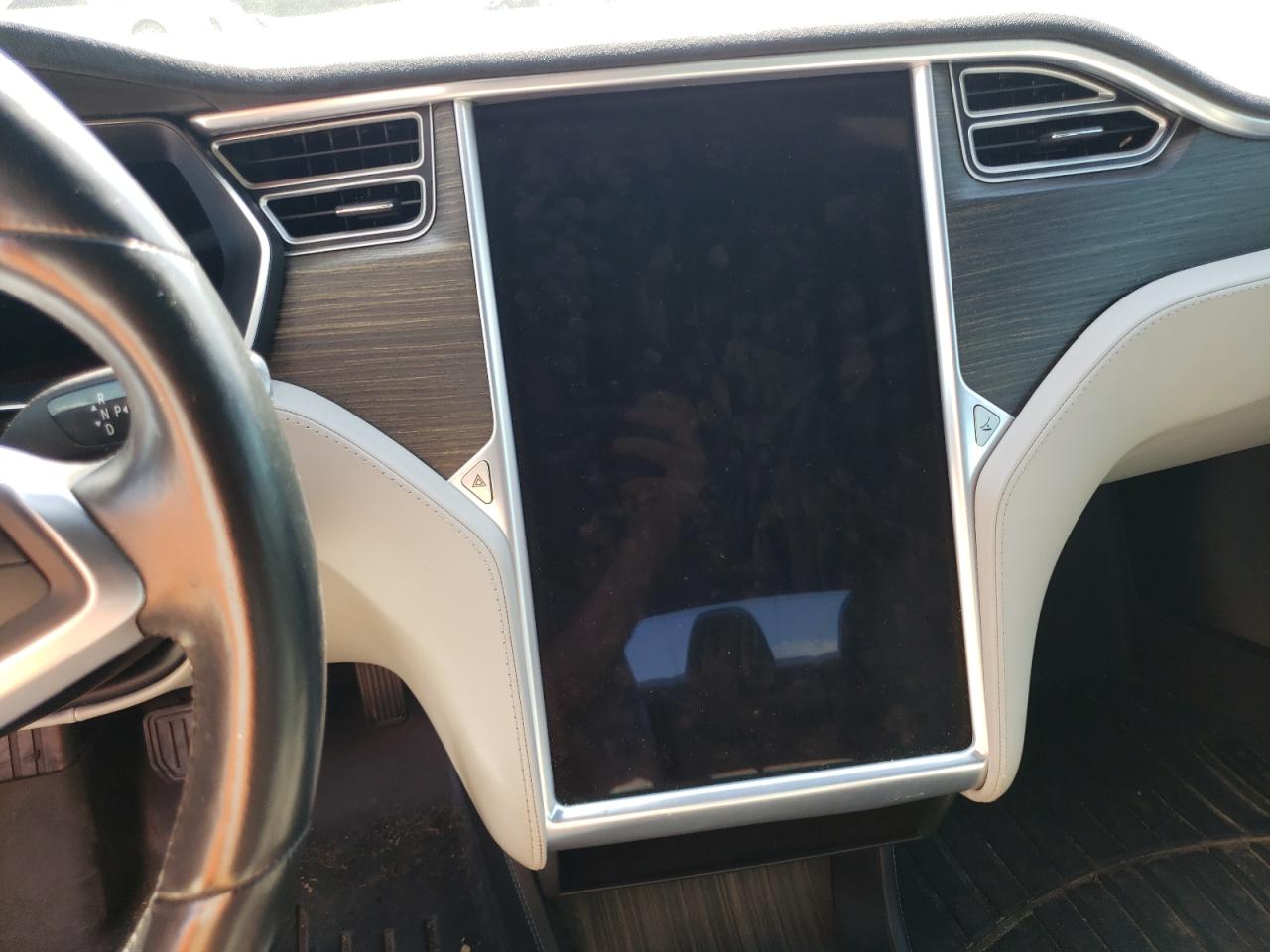 2015 Tesla Model S VIN: 5YJSA1E22FF112492 Lot: 67948185