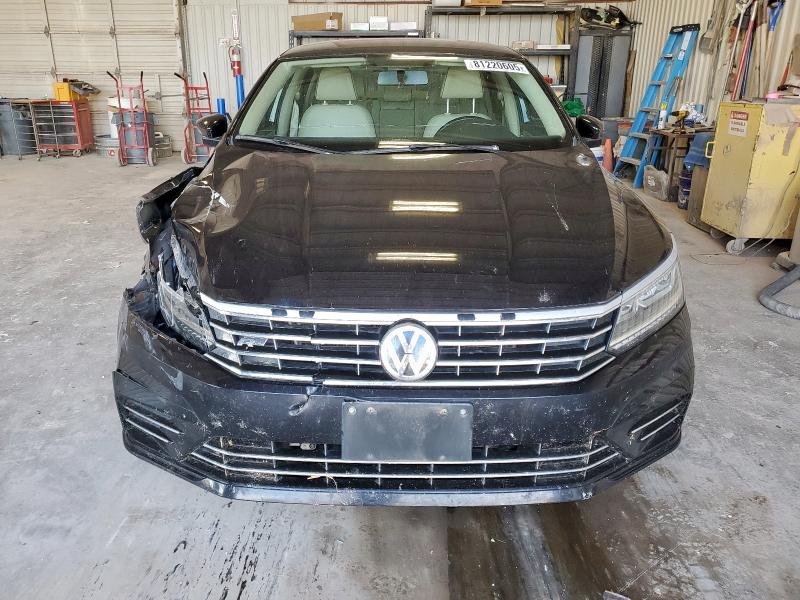  VOLKSWAGEN PASSAT 2017 Черный