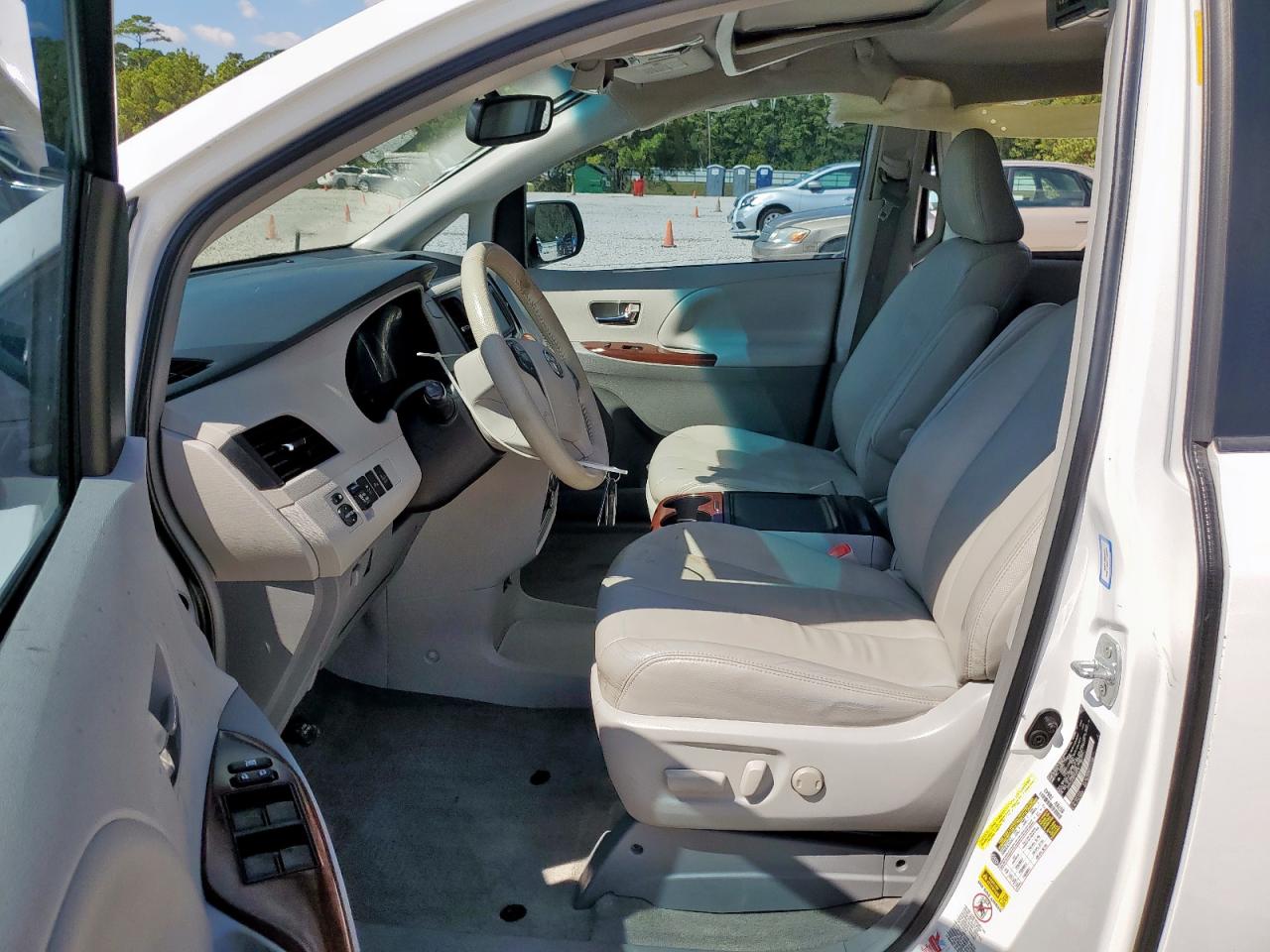 2014 Toyota Sienna Xle VIN: 5TDYK3DC8ES499590 Lot: 83754315