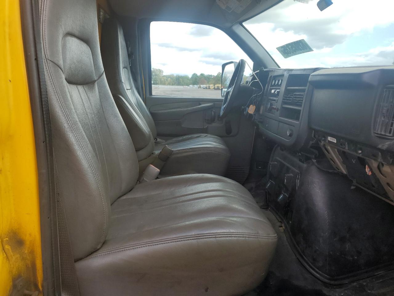 2014 GMC Savana Cutaway G3500 VIN: 1GD374CG3E1907394 Lot: 85192095