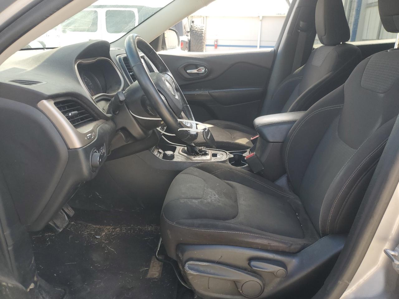 2017 Jeep Cherokee Latitude VIN: 1C4PJMCS4HW513616 Lot: 81826115