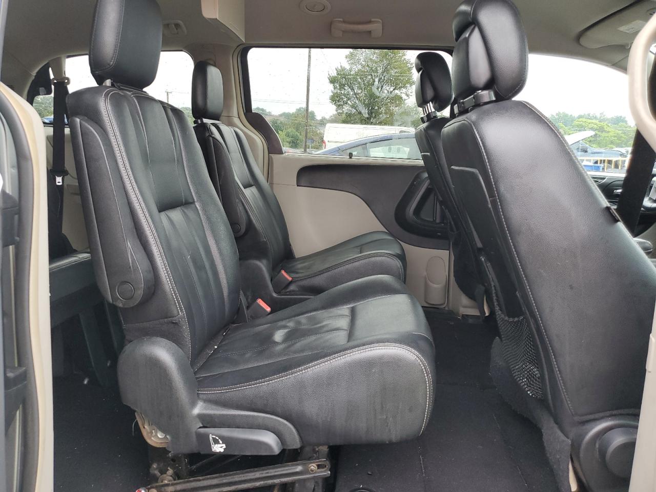 2015 Chrysler Town & Country Touring VIN: 2C4RC1BG5FR520157 Lot: 82000295