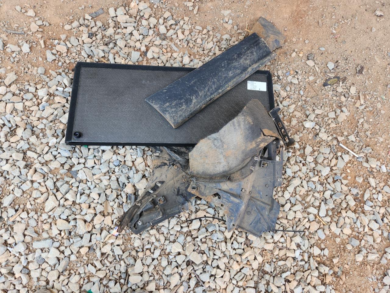 2018 Chevrolet Equinox Ls VIN: 2GNAXHEV4J6131077 Lot: 80201205