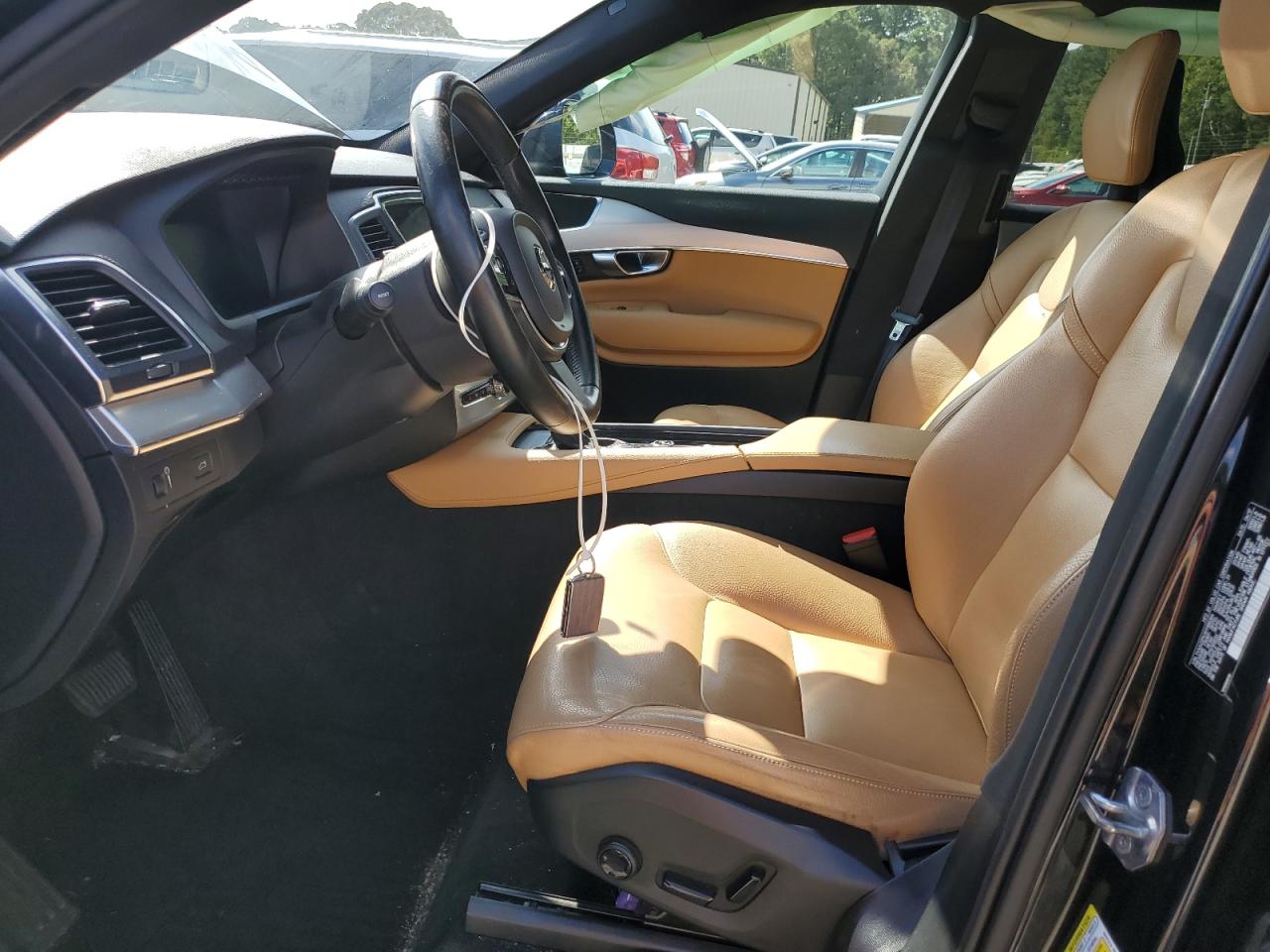 2017 Volvo Xc90 T6 VIN: YV4A22PKXH1186084 Lot: 84300115