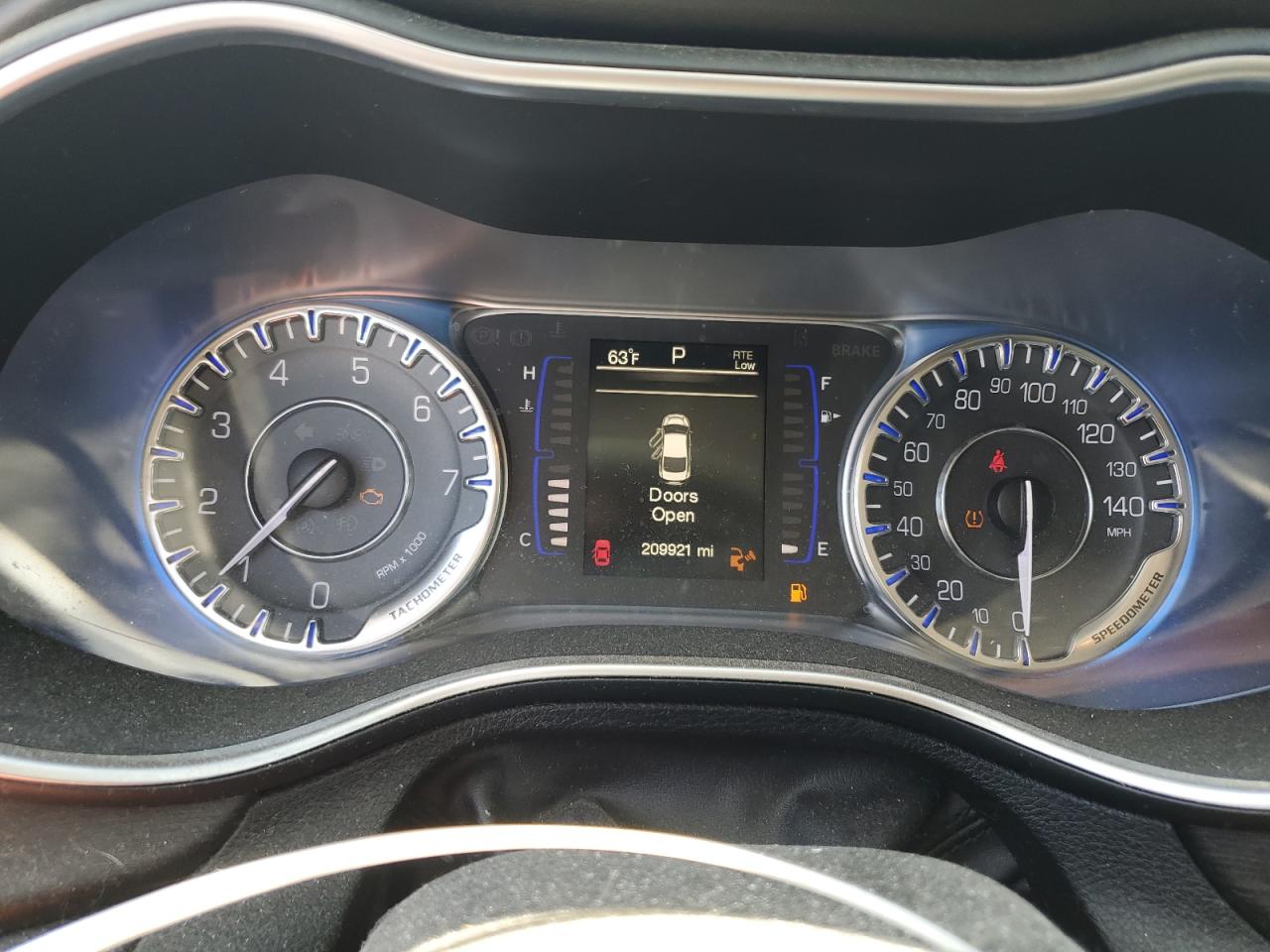 2015 Chrysler 200 Limited VIN: 1C3CCCAB5FN617447 Lot: 81732955