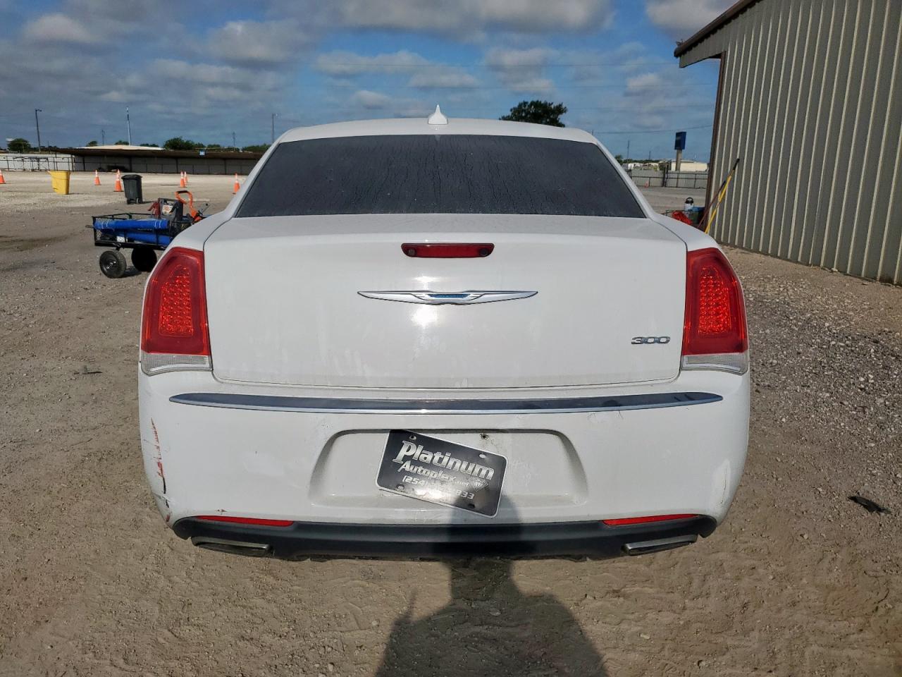 2017 Chrysler 300 Limited VIN: 2C3CCAAG4HH662214 Lot: 81513125