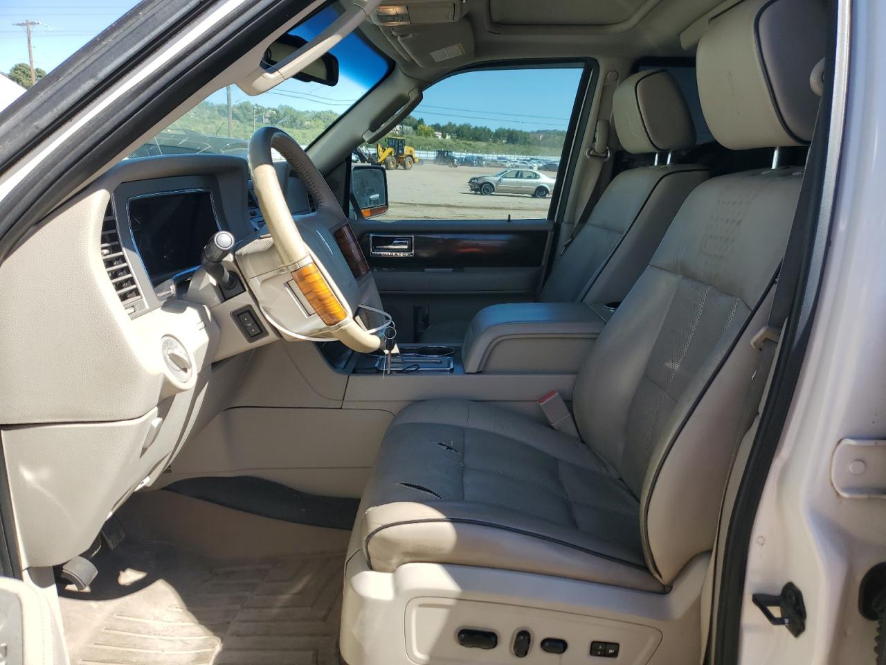 2007 Lincoln Navigator VIN: 5LMFU28537LJ16935 Lot: 81186445