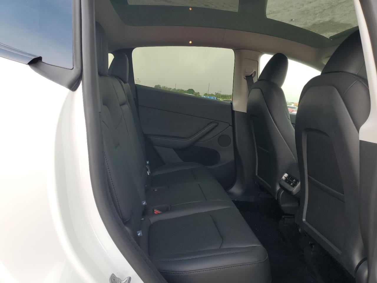 2025 Tesla Model Y VIN: 7SAYGDEE5SA365286 Lot: 71881925