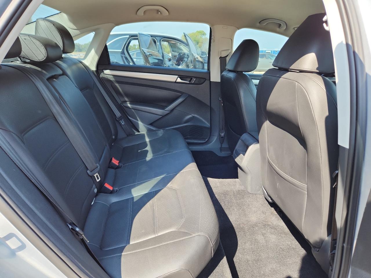 2015 Volkswagen Passat S VIN: 1VWAS7A35FC110031 Lot: 81515295