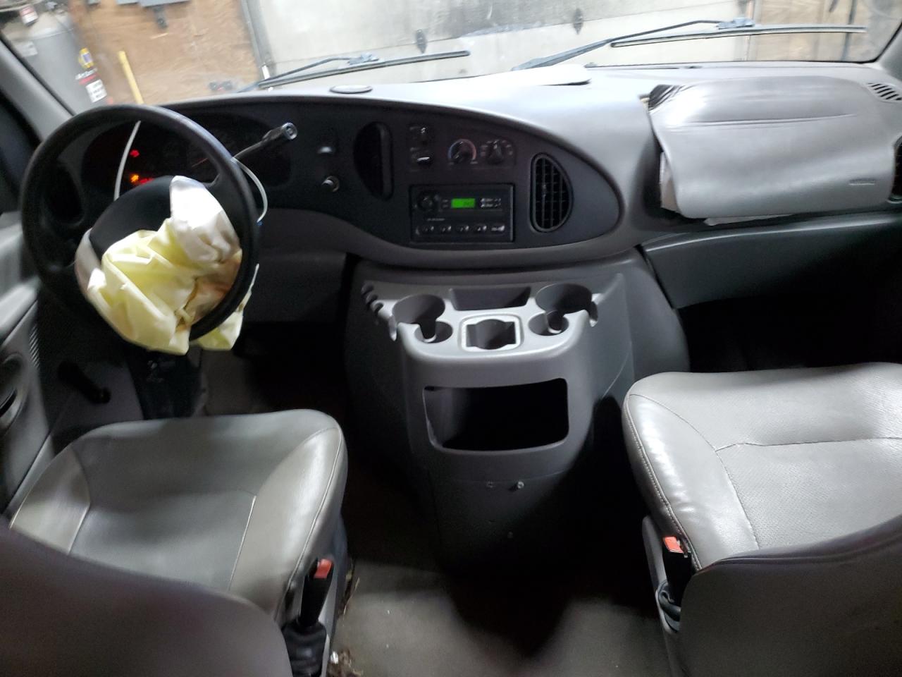 2000 Ford Econoline E350 Super Duty Wagon VIN: 1FBSS31F9YHB27404 Lot: 80470545