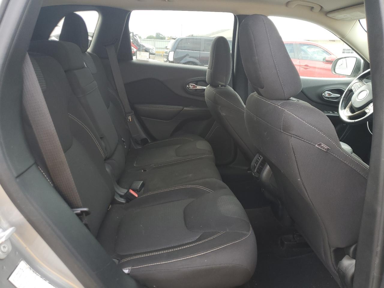 2016 Jeep Cherokee Latitude VIN: 1C4PJMCS7GW266381 Lot: 70770485