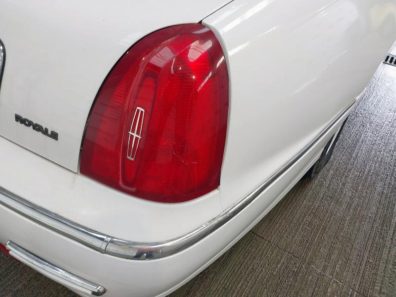 2001 LINCOLN TOWN CAR AUTO 