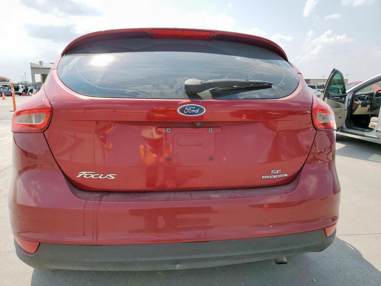 2016 Ford Focus Se VIN: 1FADP3K24GL404415 Lot: 81516445