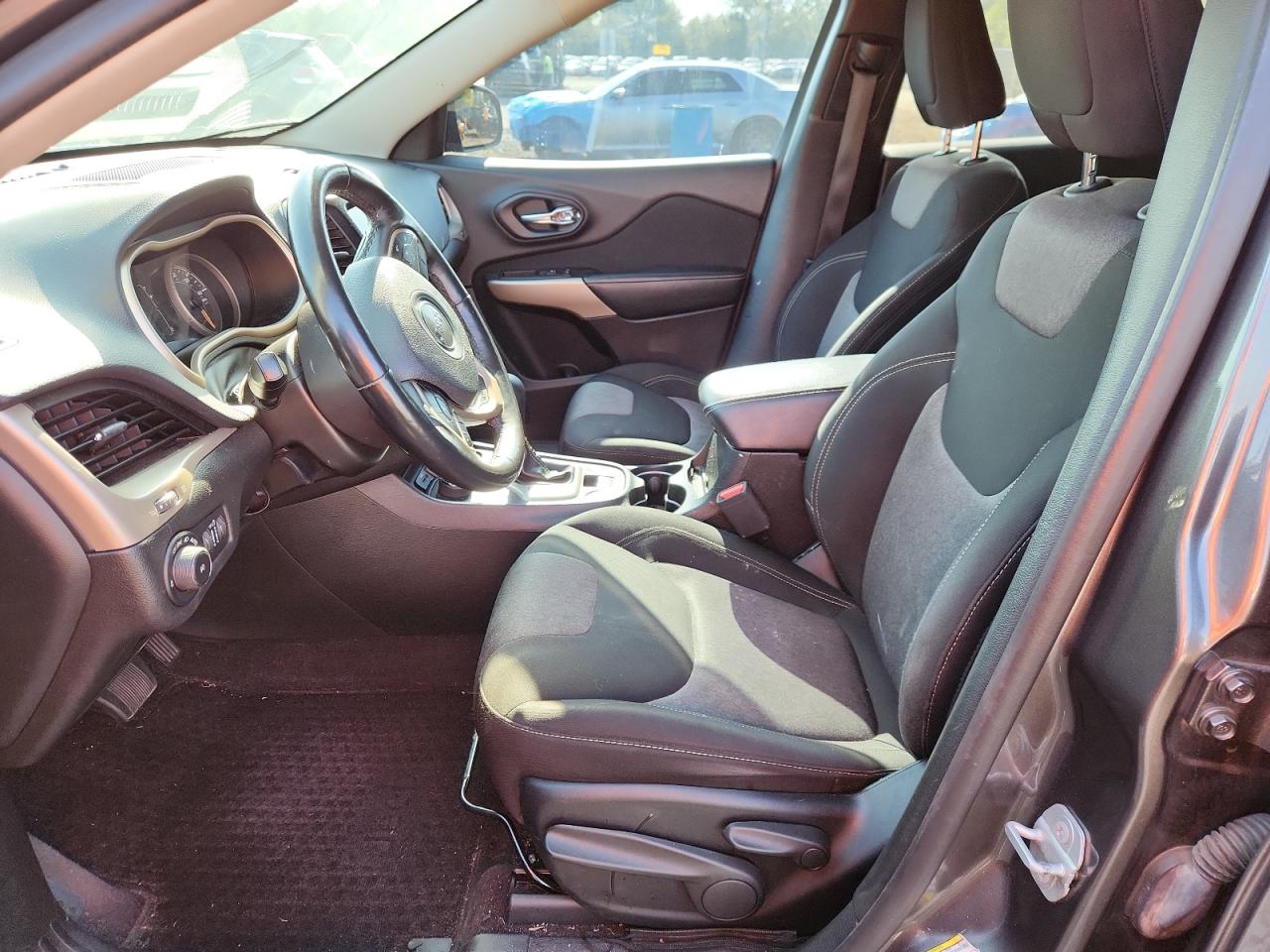 2018 Jeep Cherokee Latitude VIN: 1C4PJMCB2JD586663 Lot: 71585105