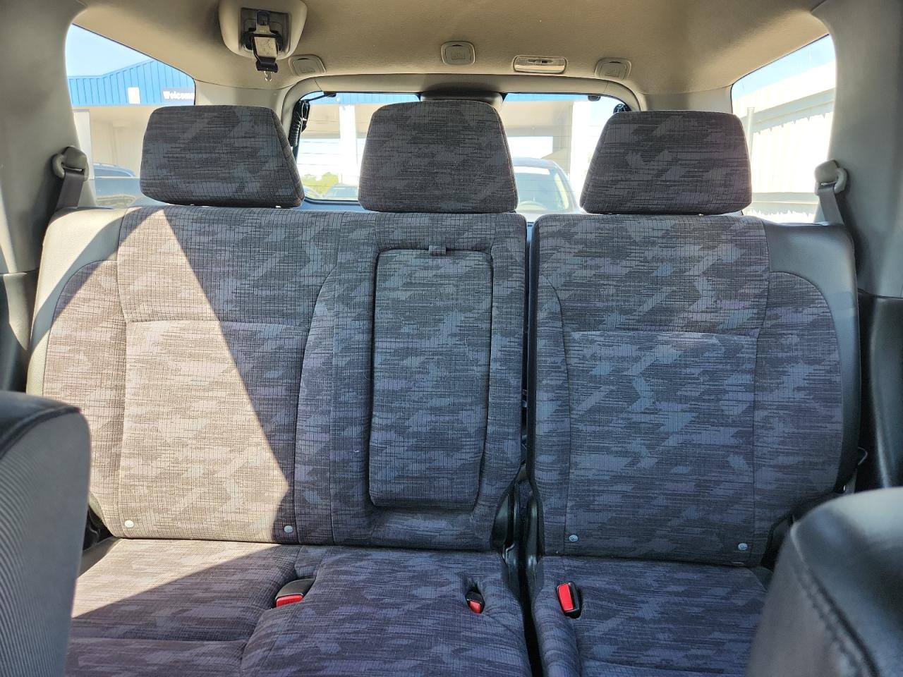 2004 Honda Cr-V Lx VIN: JHLRD68484C001989 Lot: 70938465