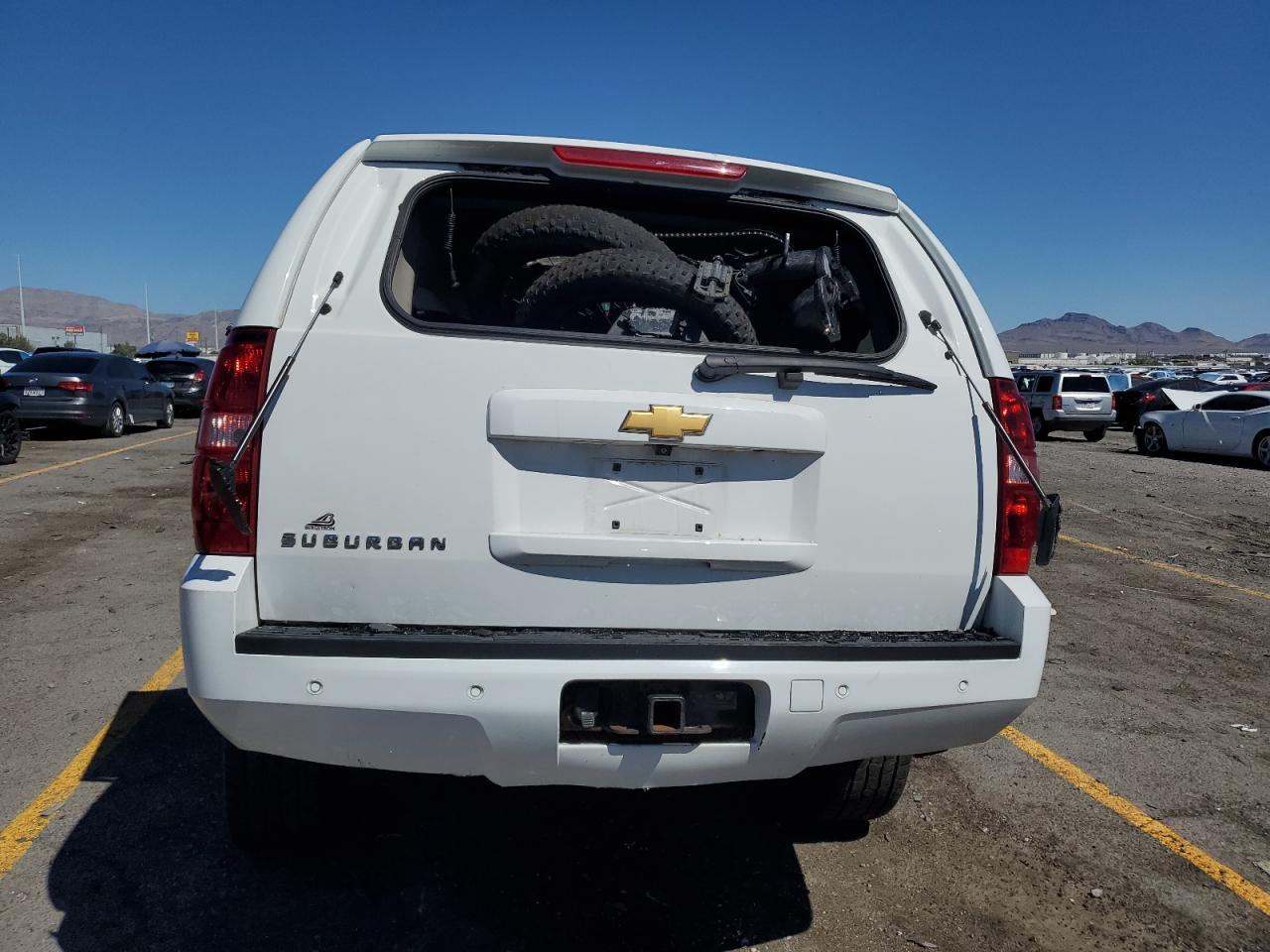 2013 Chevrolet Suburban K1500 Lt VIN: 1GNSKJE75DR373218 Lot: 71953375