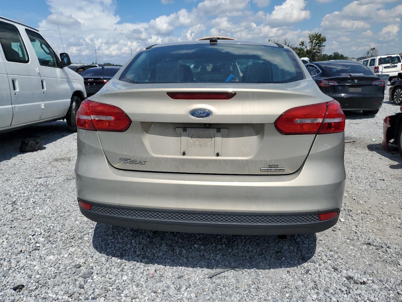2016 Ford Focus Se VIN: 1FADP3F29GL365668 Lot: 84368585