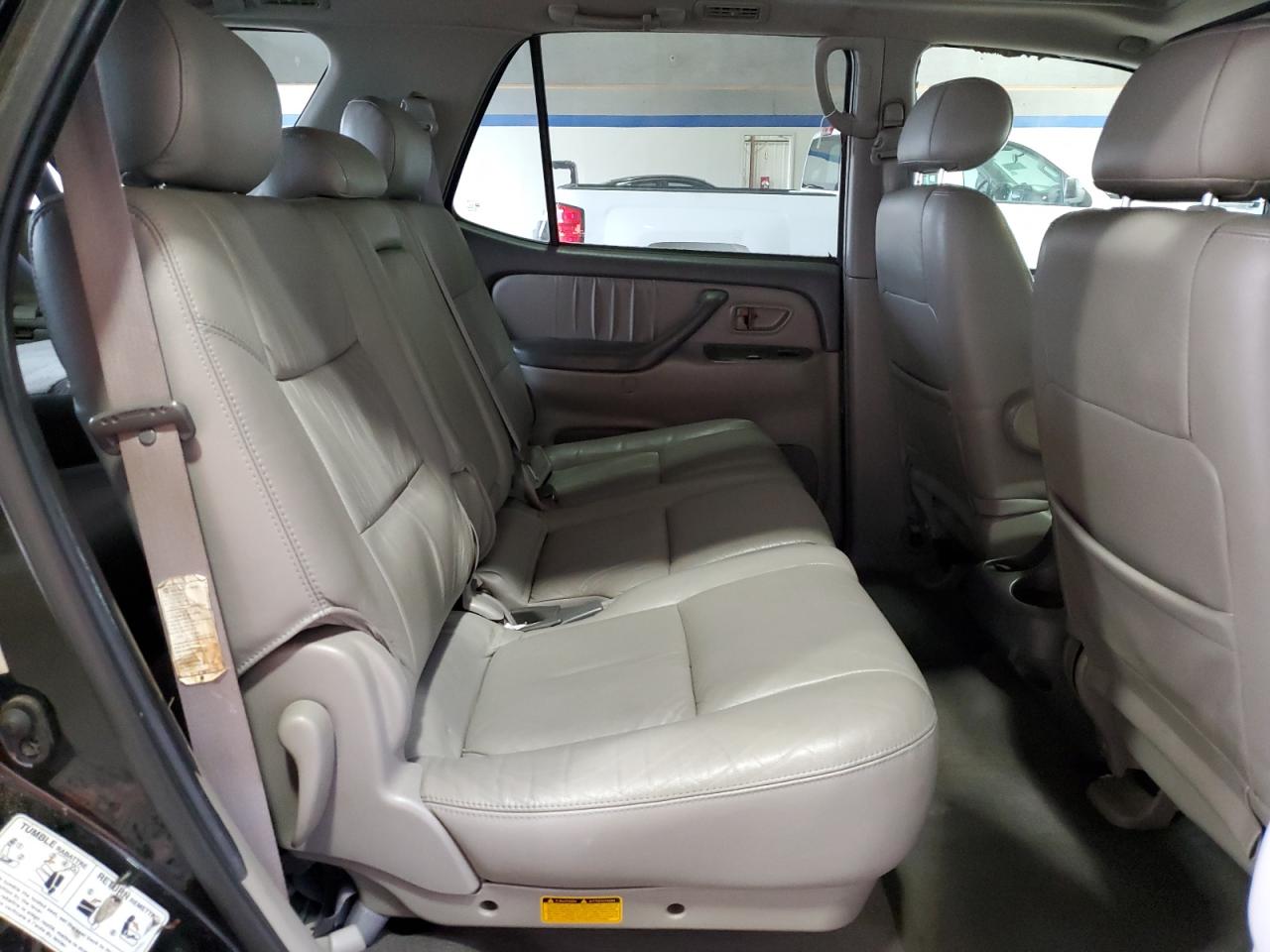 2001 Toyota Sequoia Limited VIN: 5TDBT48A31S035750 Lot: 81439365