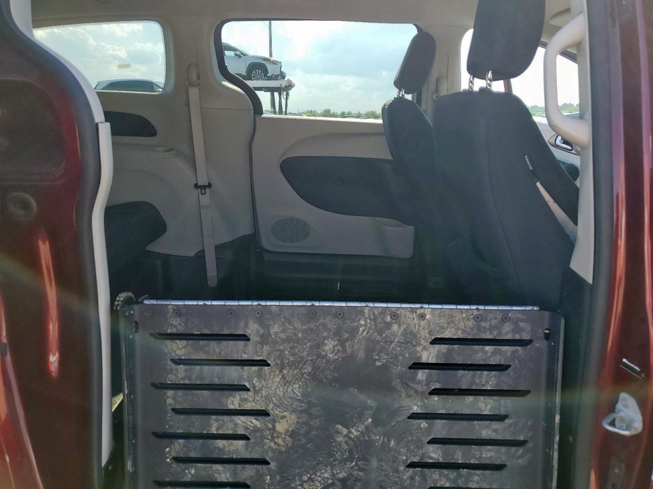 2022 Chrysler Voyager Lx VIN: 2C4RC1CGXNR225374 Lot: 71598255