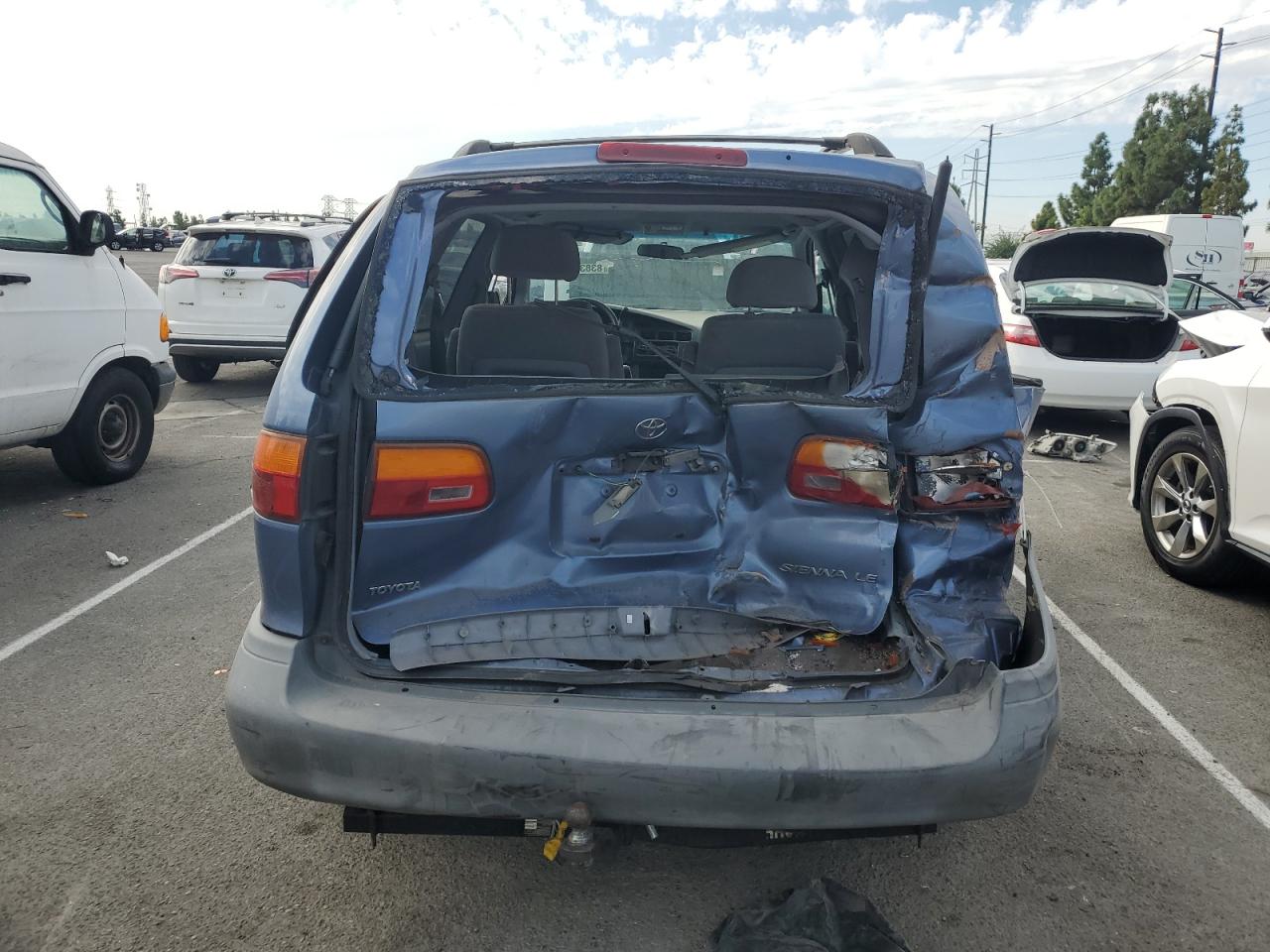1998 Toyota Sienna Le VIN: 4T3ZF13C3WU027909 Lot: 83837585