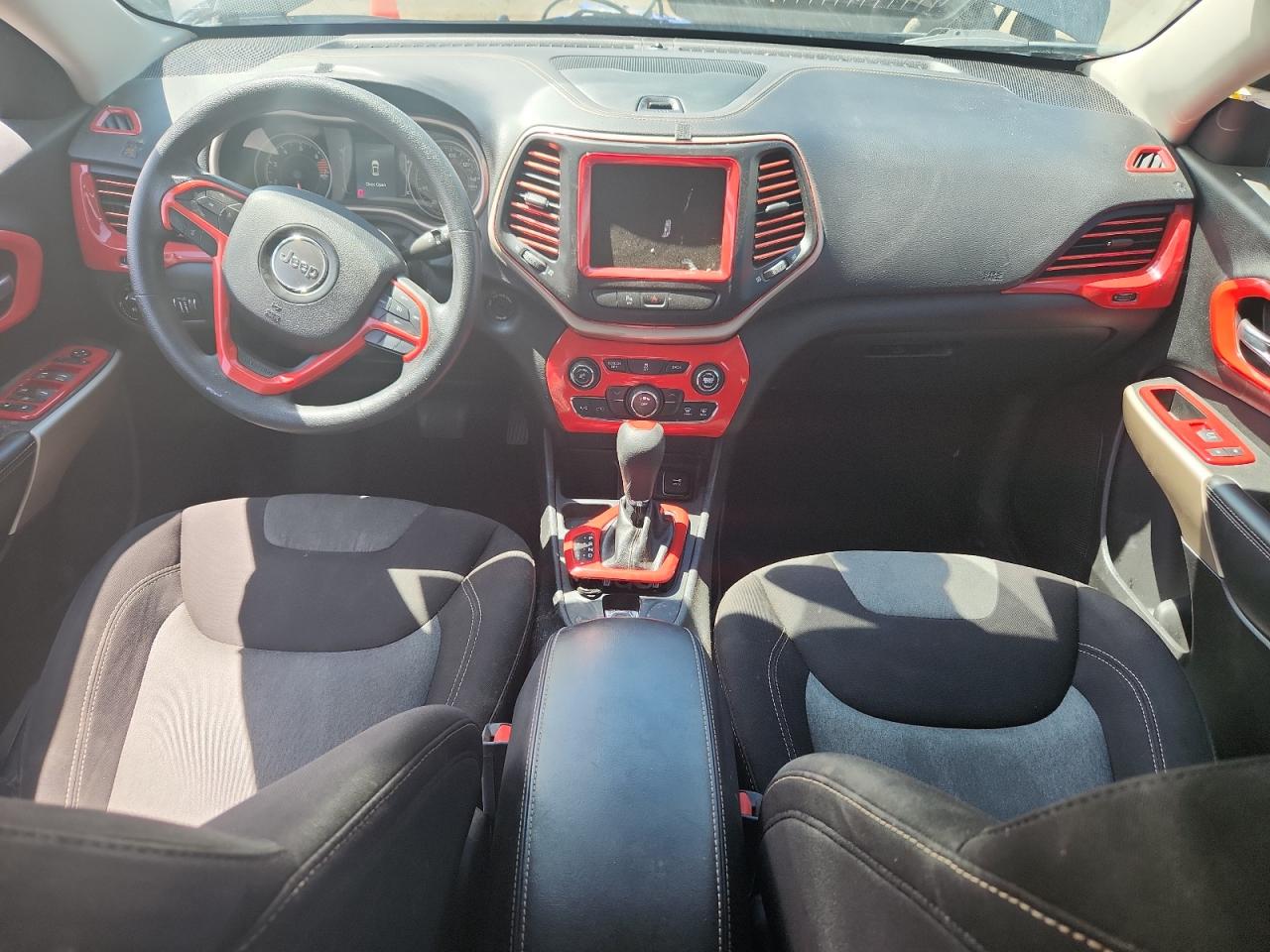 2018 Jeep Cherokee Latitude VIN: 1C4PJLCBXJD589000 Lot: 71270375