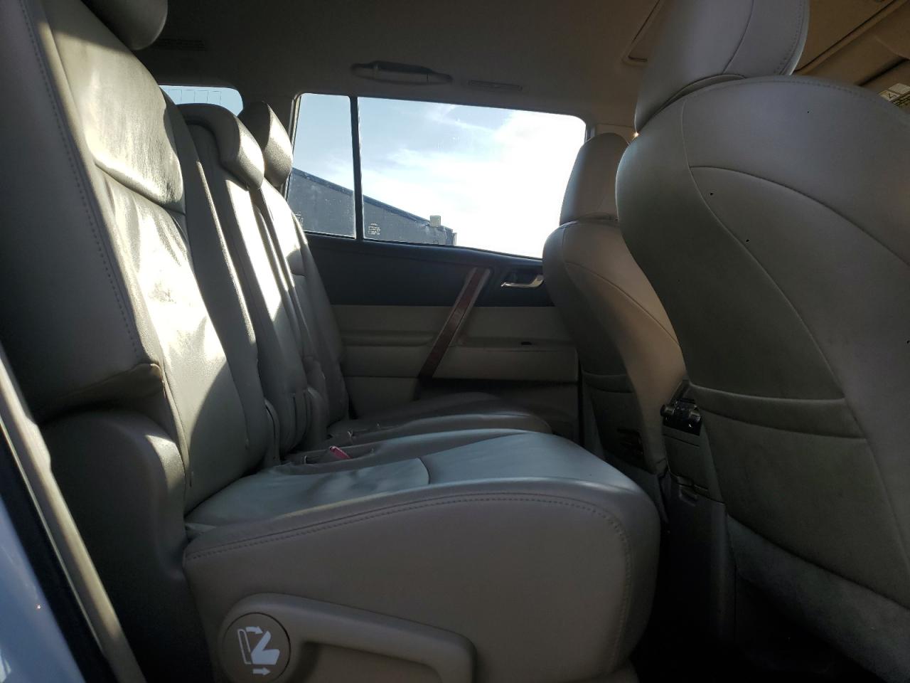 2008 Toyota Highlander Limited VIN: JTEES42A882065204 Lot: 80880405