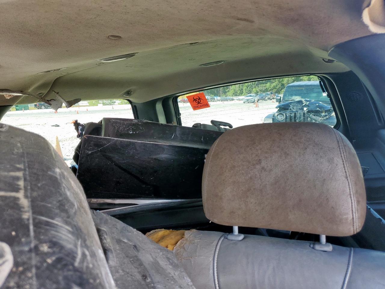 2001 Chevrolet Suburban C1500 VIN: 3GNEC16T31G220015 Lot: 82028735