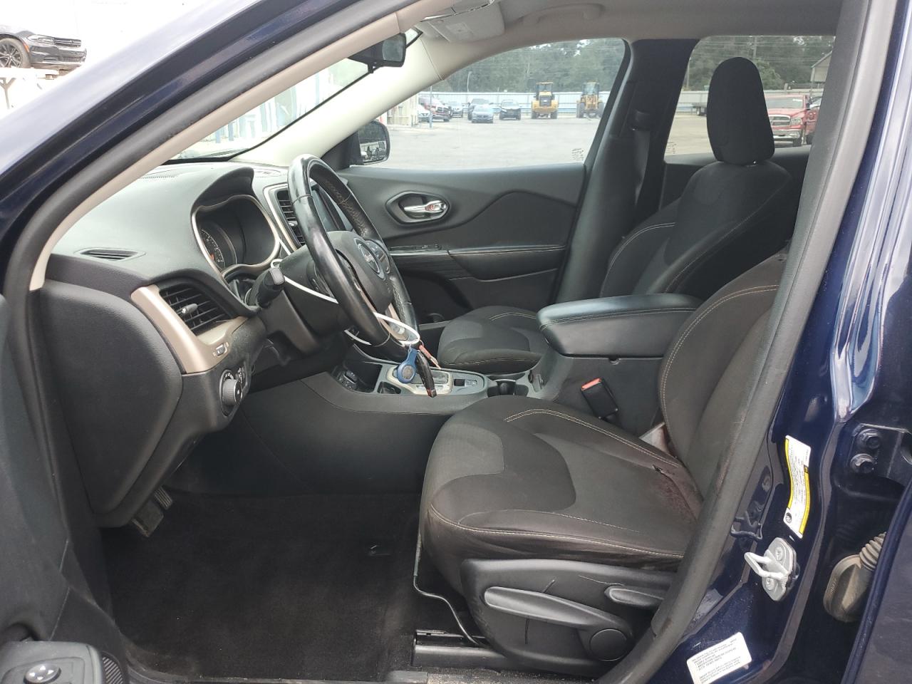 2015 Jeep Cherokee Latitude VIN: 1C4PJLCS6FW670846 Lot: 83973955