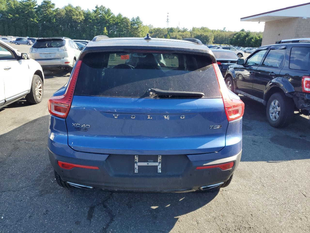 2019 Volvo Xc40 T5 Momentum VIN: YV4162XZ8K2021377 Lot: 71043115