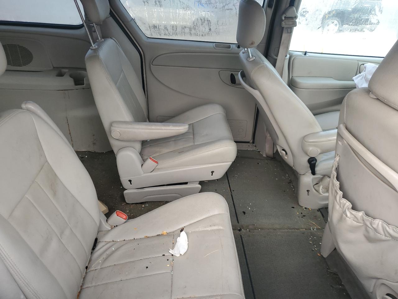 2005 Chrysler Town & Country Touring VIN: 2C4GP54L15R600583 Lot: 81828085