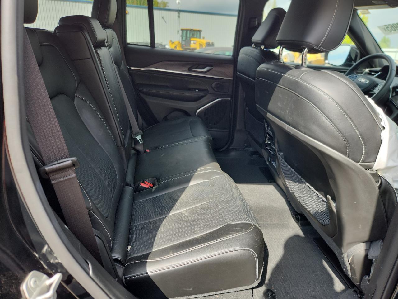 2023 Jeep Grand Cherokee Overland VIN: 1C4RJHDG0PC586329 Lot: 72053965