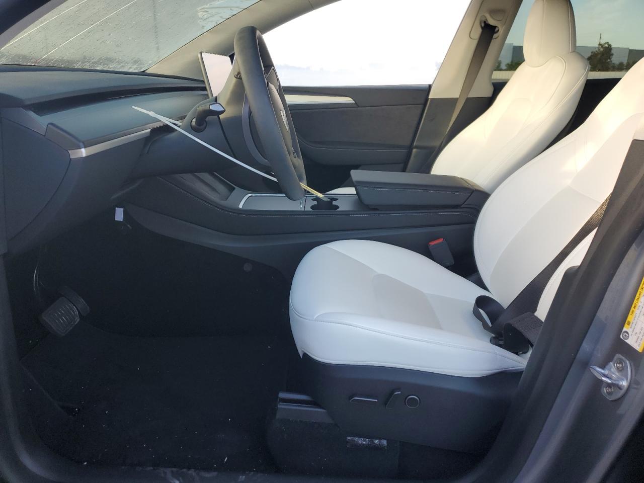 2024 Tesla Model Y VIN: 7SAYGDEE3RA313892 Lot: 71785895