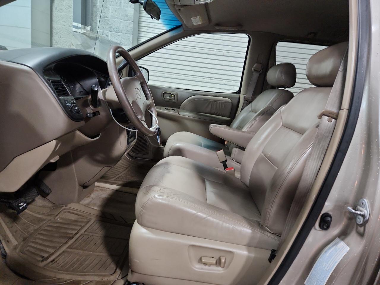 2000 Toyota Sienna Le VIN: 4T3ZF13C8YU310101 Lot: 82131445