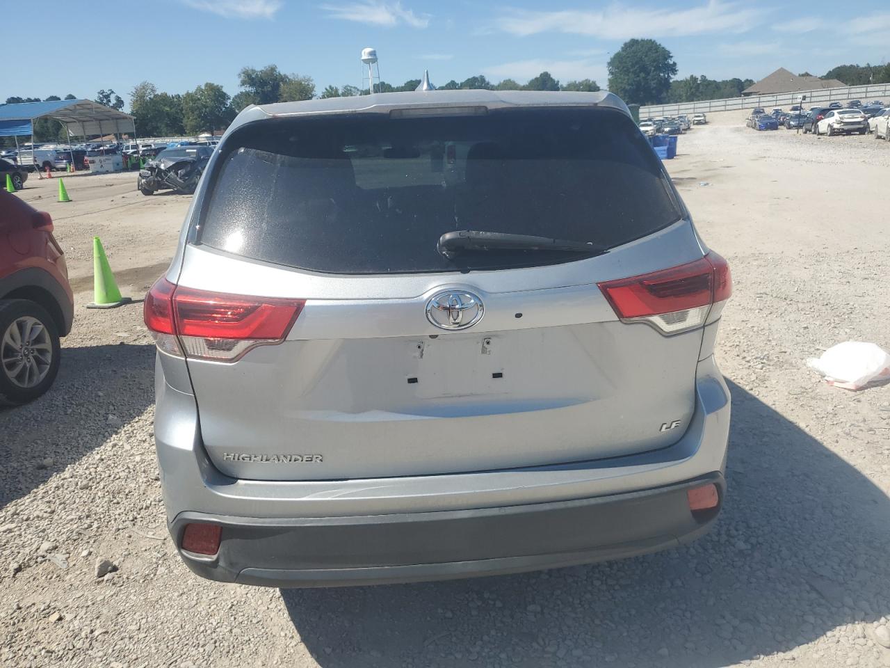 2018 Toyota Highlander Le VIN: 5TDZZRFH3JS279361 Lot: 71738335
