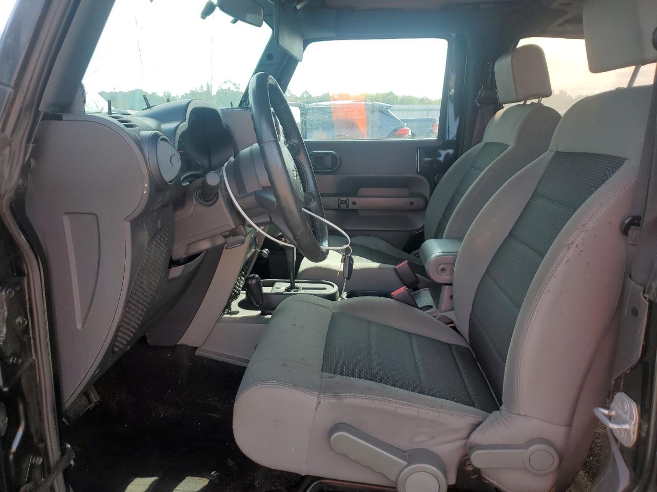 2009 Jeep Wrangler X VIN: 1J4FA24179L742536 Lot: 83971805