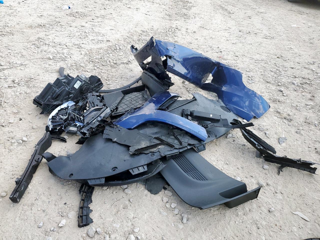 2026 Tesla Model Y VIN: 7SAYGDEE1TA407101 Lot: 81368875