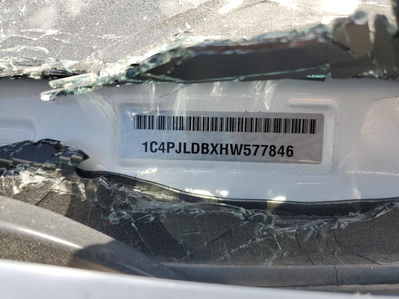 2017 Jeep Cherokee Limited VIN: 1C4PJLDBXHW577846 Lot: 71103405