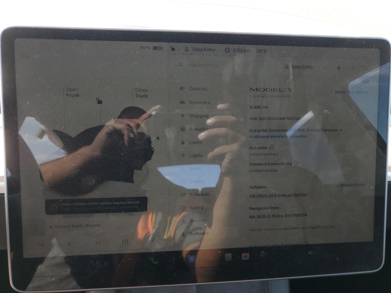 2024 Tesla Model Y VIN: 7SAYGDED4RF193398 Lot: 84454555